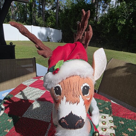 18" Tall Annalee Posable Christmas Reindeer Santa‎ Hat Pockets Figure 2006 - Picture 3 of 10